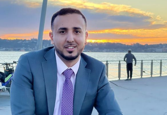 محامي يمني شهير في أمريكا يعلن تقديم استشارات الهجرة والكفالة الخماسية مجانية لكل اليمنيين(تفاصيل التواصل)